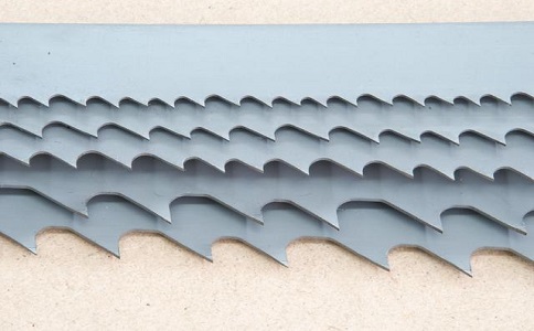 河北带锯床上的钢丝刷，对于带锯条的重要性